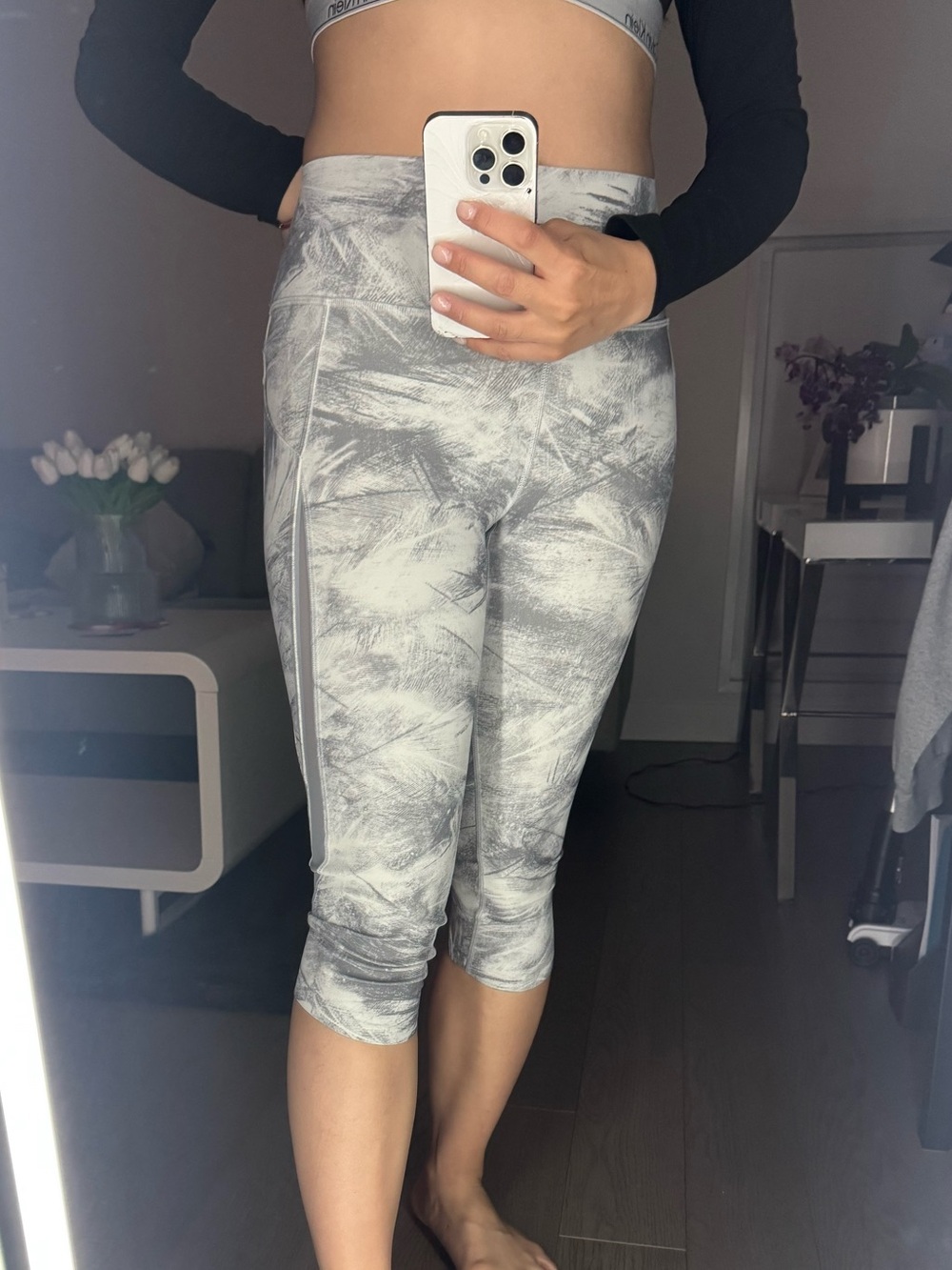 Lululemon Grey marbled printed cropped leggings
